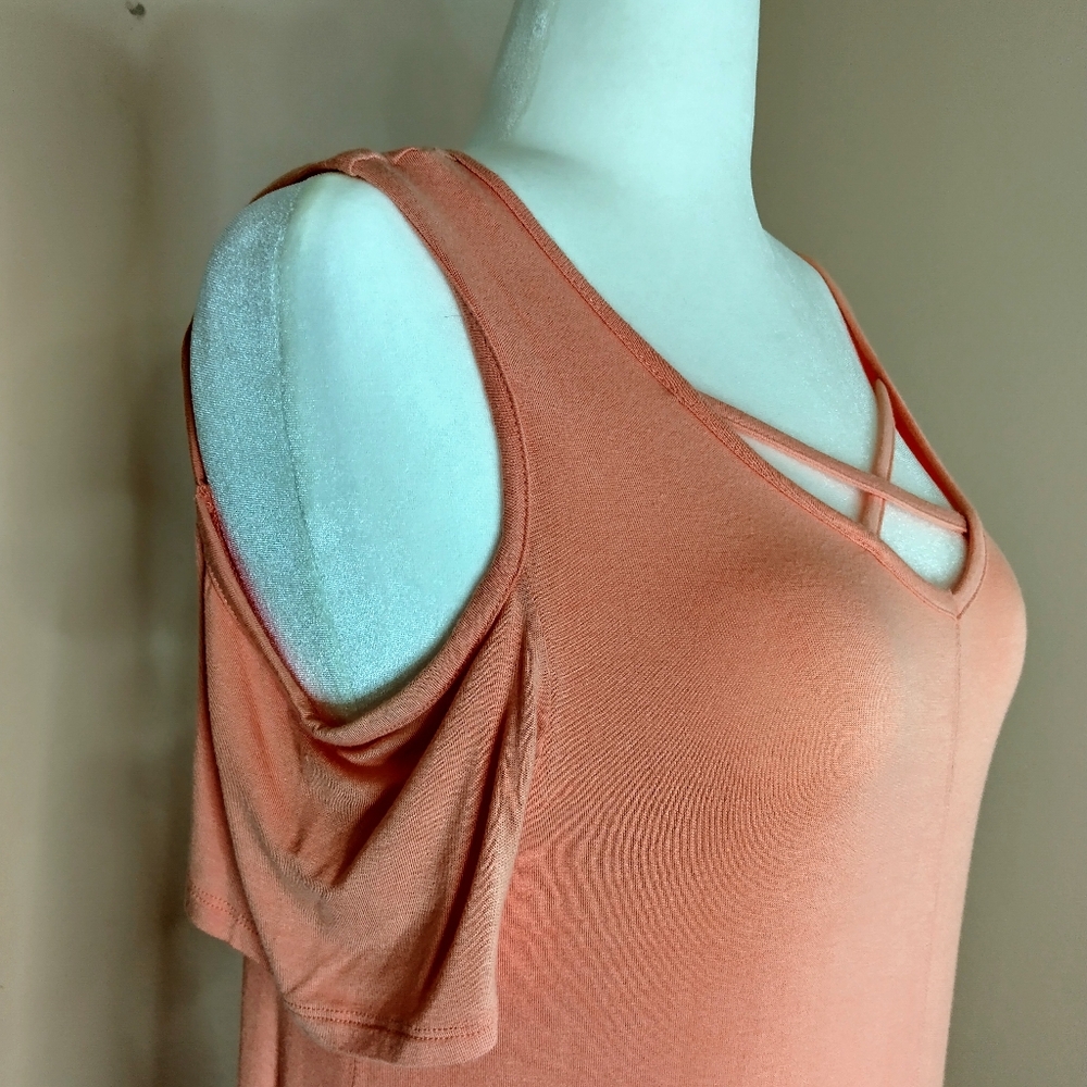 French Laundry Top Women's Medium peach cut out shoulders.NWT